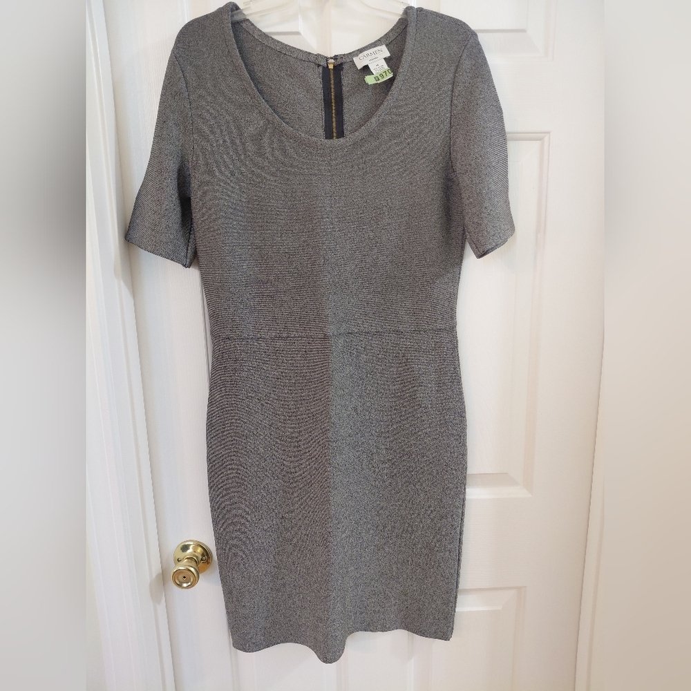 Carmen Marc Valvo Gray Scoop Neck Midi Sheath Dress